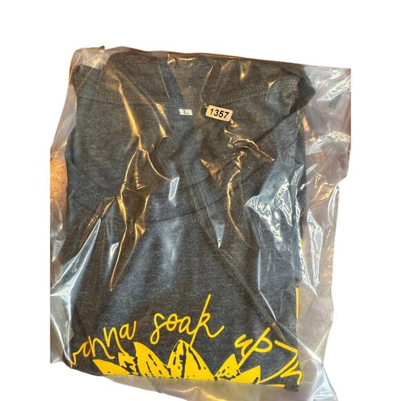 Women's Grey Sunflower Graphic Short Sleeve Tshirt Size Large NWOT - Picture 6 of 6